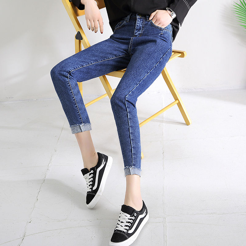 想看起来显腿瘦?就试试这几款小脚牛仔裤，瞬间变高挑小美女