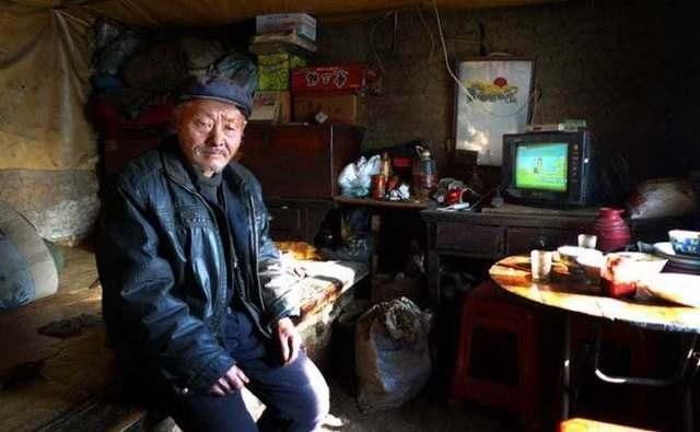 为什么60岁的农村老人还要外出打工？老农民说了3句话让人心痛！