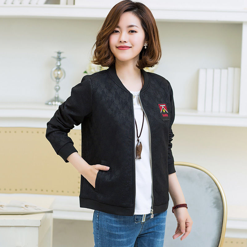 女人怕不怕冷，也别傻买羽绒服!瞧这新出薄外套，不厚不薄刚刚好