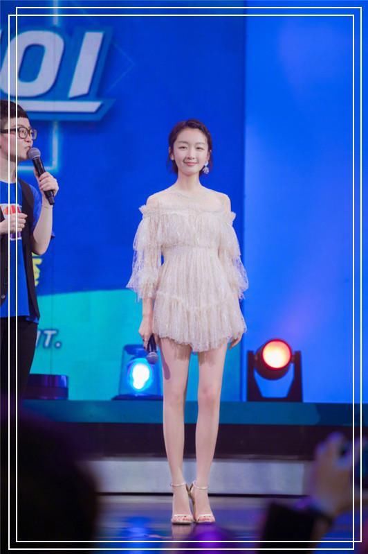 别以为只有超模才有大长腿，162周冬雨用实力告诉你矮个子也有！