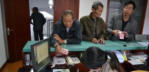 2019年新农合迎来大改版，将会面临取消危机，农民：减少负担！