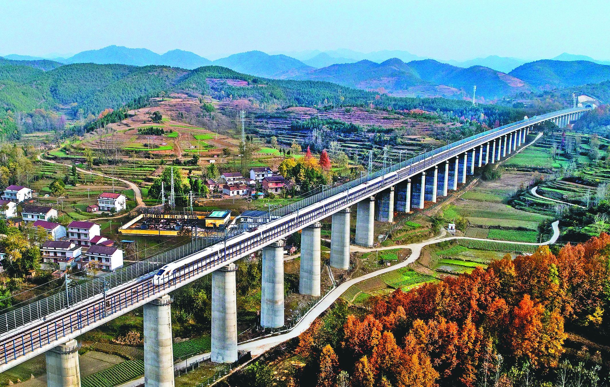 为什么我国高铁大多建在桥上?原来还有这么多讲究!