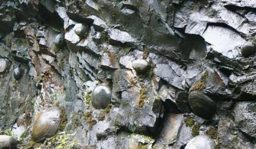  「赞叹」石头也会下蛋了？贵州另类景点，神奇的地质奇观让人赞叹