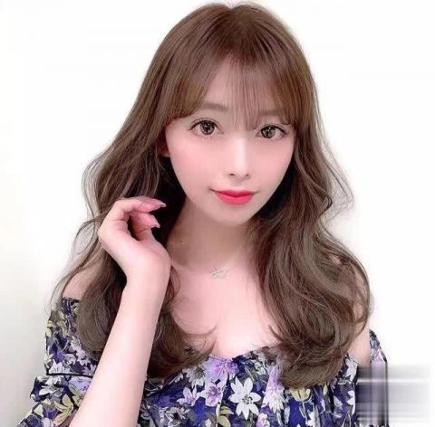  小美女：脸大的小美女，大美女，发型首选这几个