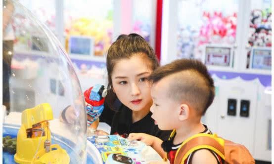 何洁不满媒体报道亲自开怼 抹黑儿子不能忍：你的良心被吃了吗