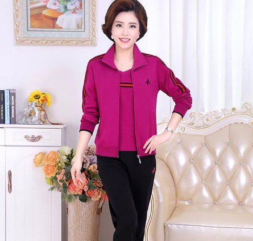 如今女人都不穿裙子!6070后妈妈都穿流行套装，嫩的像35