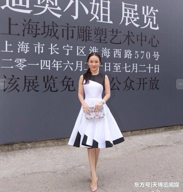 霍思燕穿衣得体，女人味十足