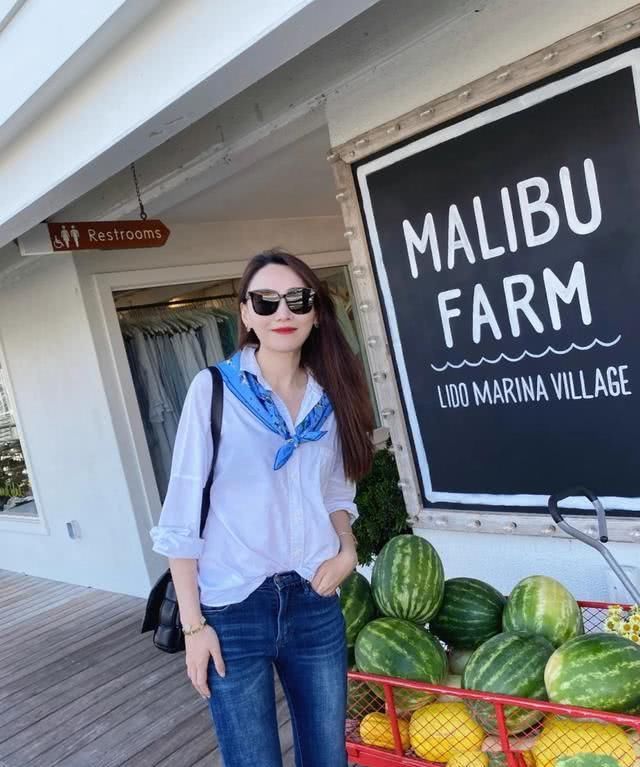 白色单品:你的穿搭太路人?掌握这几种搭配方式,瞬间让你摆脱路人感