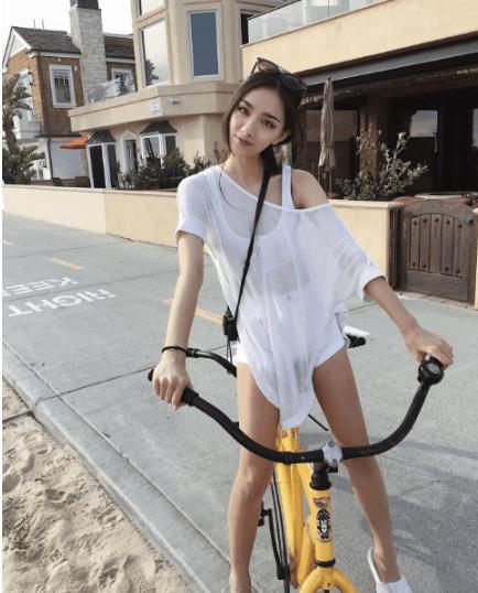 身穿透明内衣的小姐姐身材真好，看的好陶醉