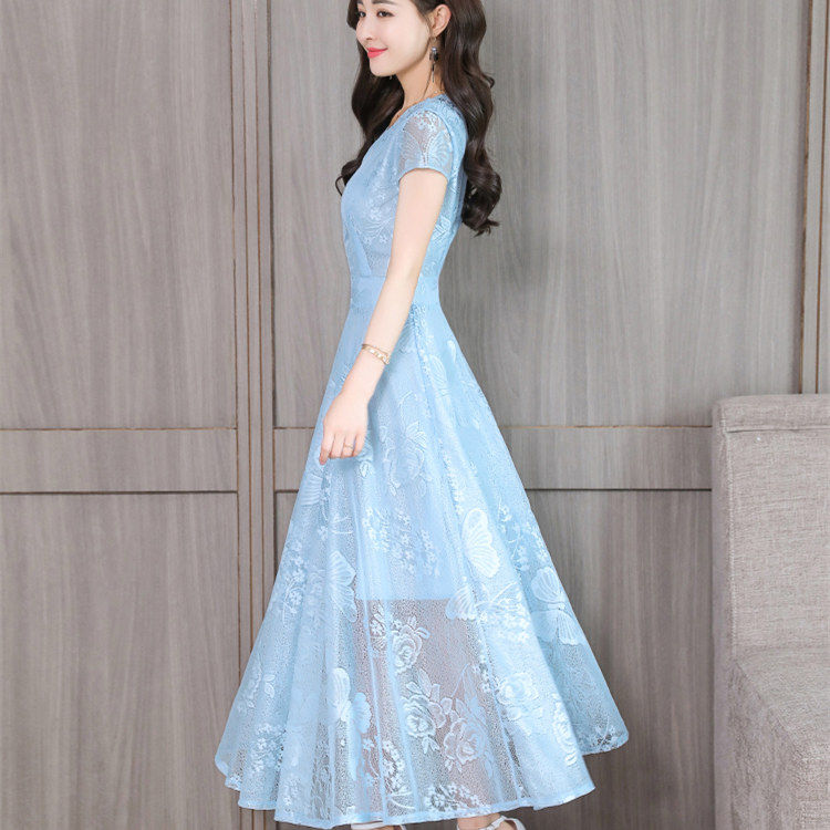 一股从大洋彼岸吹来的蕾丝风”席卷而来“，隐约蕾丝裙，当下正兴