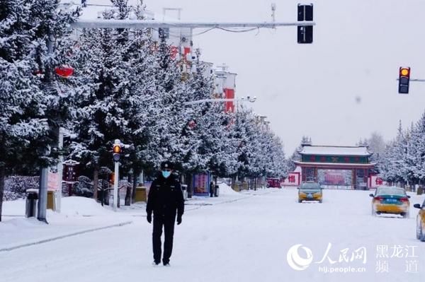  『降雪』黑龙江漠河：迎来入春最大降雪 雪深10厘米