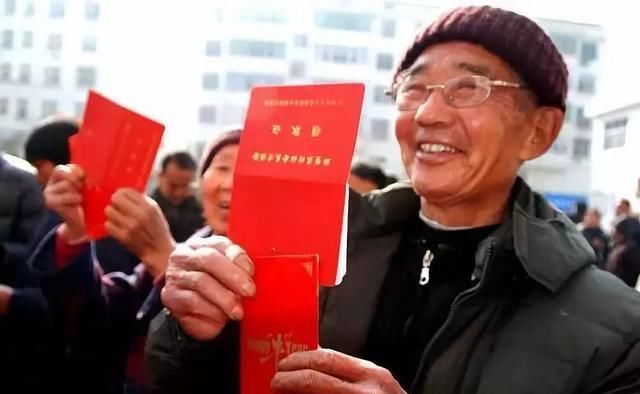  财政@60岁以上的农民，2019年能拿到多少基础养老金？