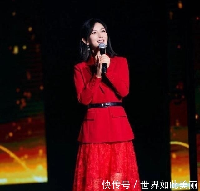 「 花裙子」但却活出了真实的自信、美好精致,谢娜虽然一直徘徊在争议的边沿