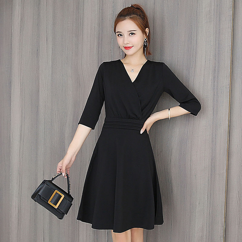 40岁女人穿蕾丝裙+丝袜，韵味十足美嫩20岁，款款精致，美爆