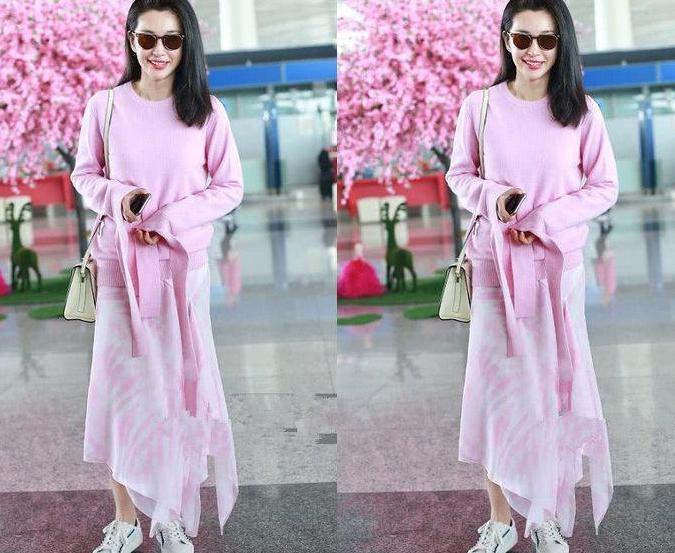 45岁李冰冰厉害! 一条粉色高腰裙嫩成18, 网友: 许文楠好眼光