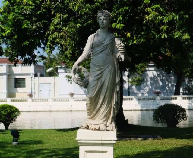 泰国最迷人的古代遗址,曾是皇室的避暑山庄,今重修后成热门景区