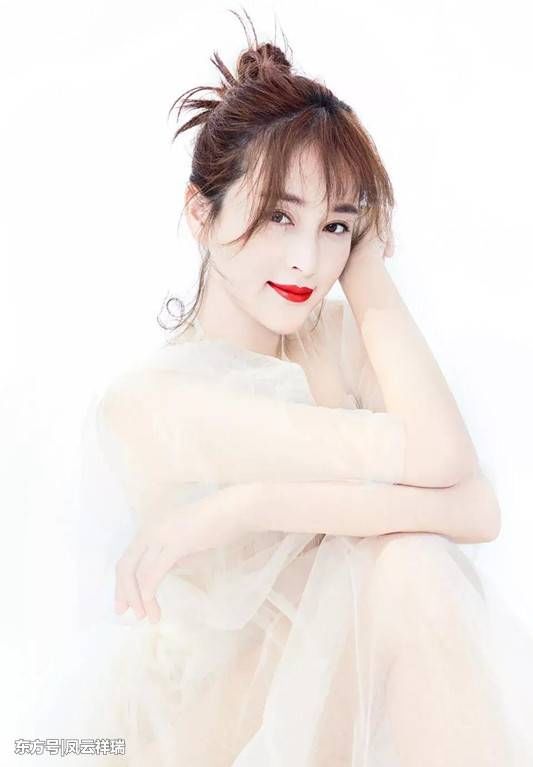 甘婷婷穿着大胆而前卫，网友:从不吝惜自身的美