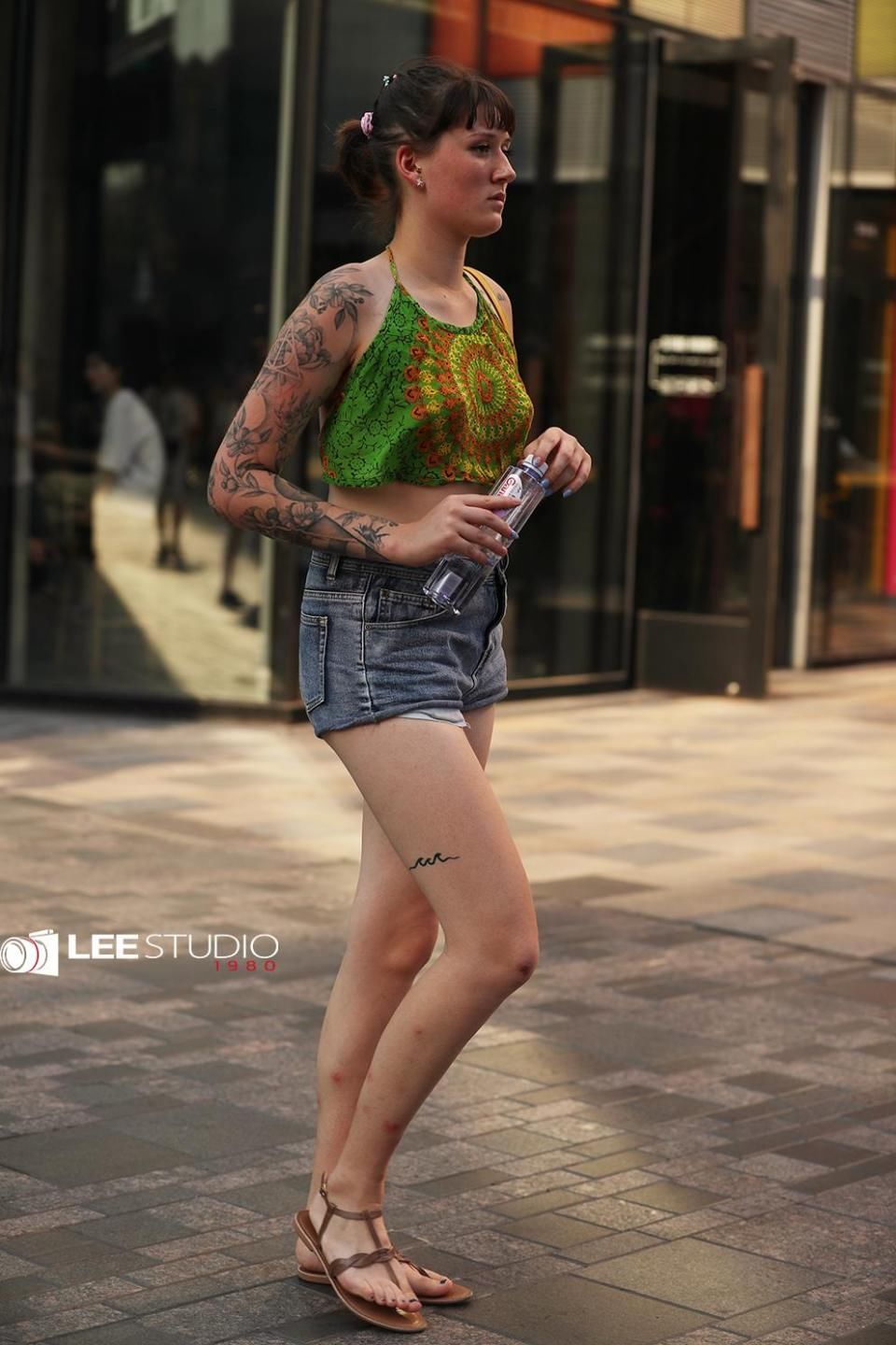 肚兜外国妹妹别样穿法