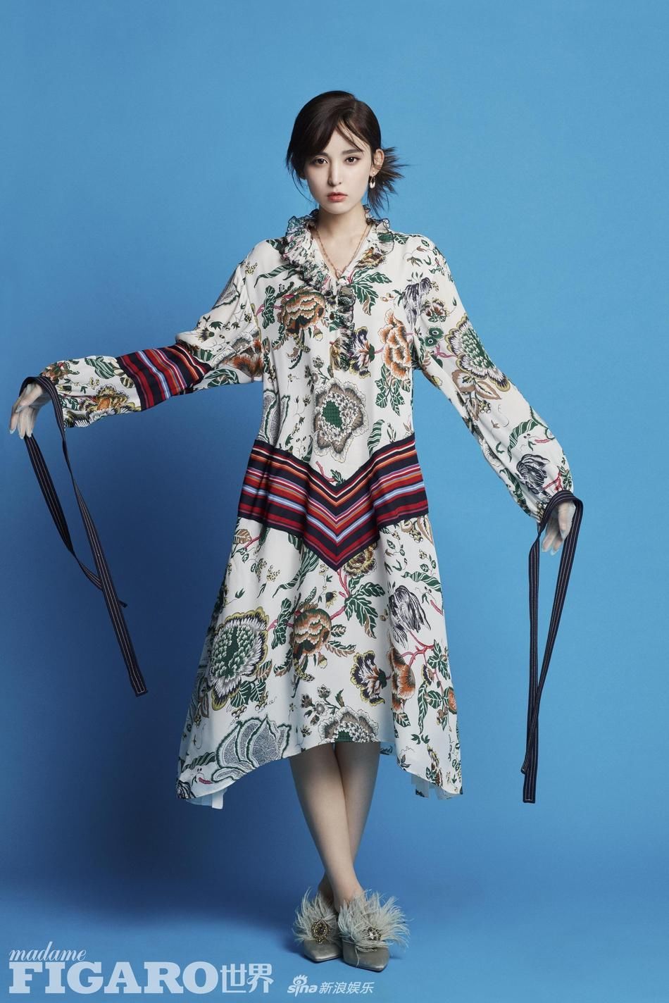 组图：娜扎透视装秀窈窕身材 清淡素雅仙气足