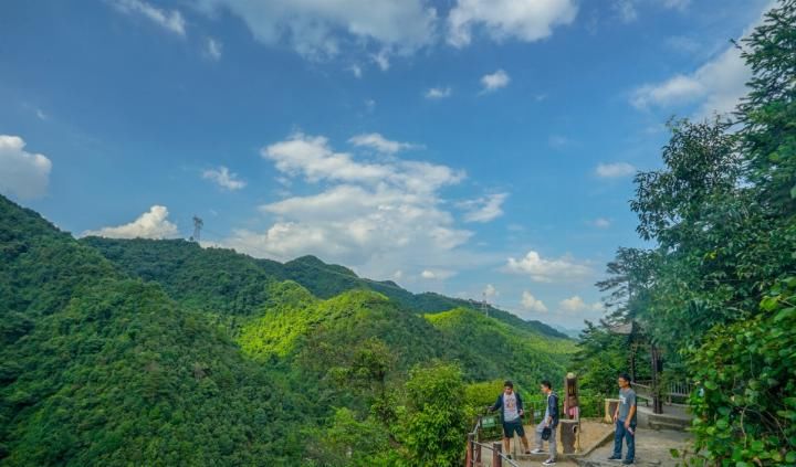 皖、浙两省交界处，有一个大裂谷处处断崖绝壁，藏有四“大”特色