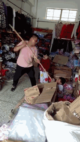 长沙一继父手持长棍虐打孩子?假的!赶紧删掉这条朋友圈