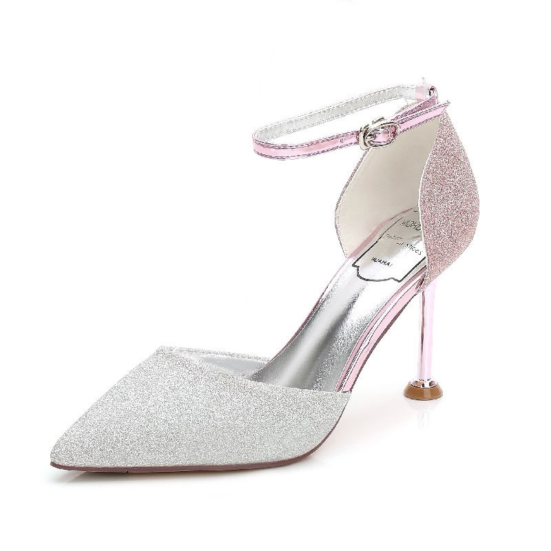 年过40的小姨真是太会穿了，随便凉鞋就上街了，但是真的很好看