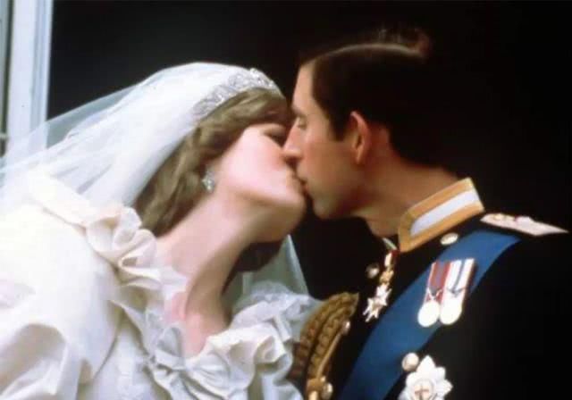 『夏季』世纪婚礼！“童话故事”起源于夏季，“童话故事”里美丽的花朵也绽放于夏季