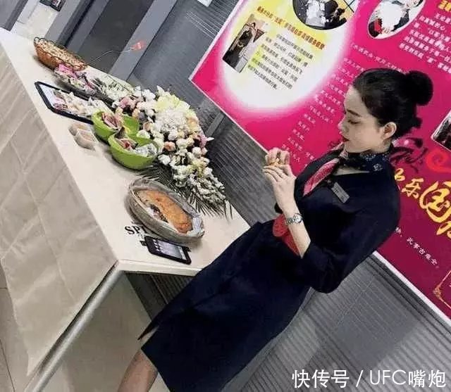街拍美女：朝气蓬勃的空姐，与你零距离接触