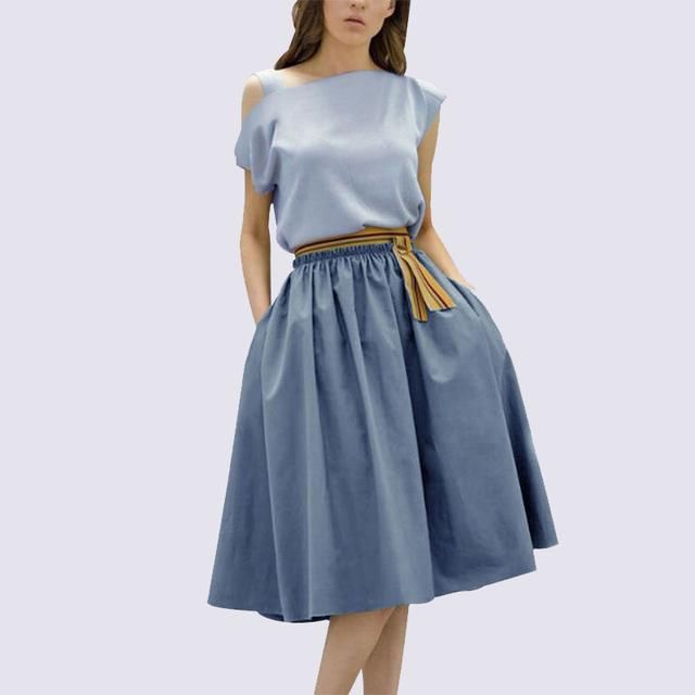 连衣裙今年不流行了，“无袖套装”百穿不厌，配尖头鞋性感贼撩人