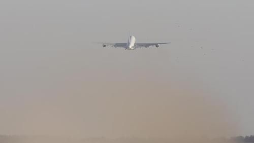  #起飞#国际机场正式投运 首架航班顺利起飞