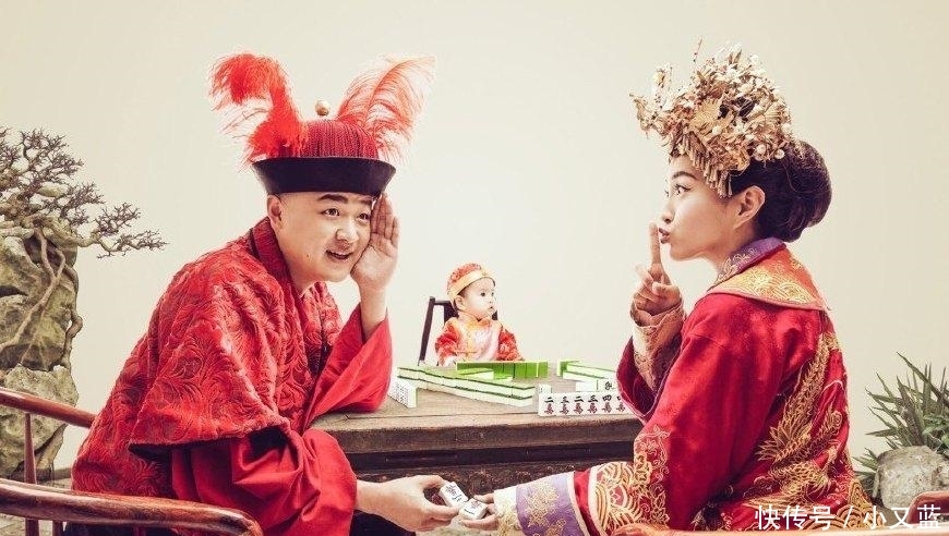  #婚纱#各国婚纱: 中国的“凤冠霞帔”太惊艳, 日韩婚纱长的一样还单调?