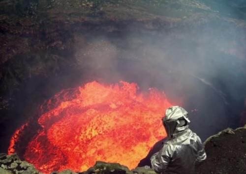 如果将地球的几十亿吨的垃圾，直接倒进火山里，可以被处理掉吗？