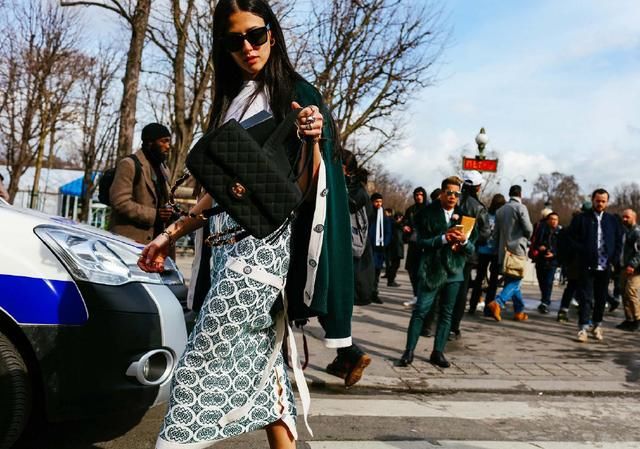 其他的裙子可以不穿，但是今年秋天，衣柜里一定要有这条裙子