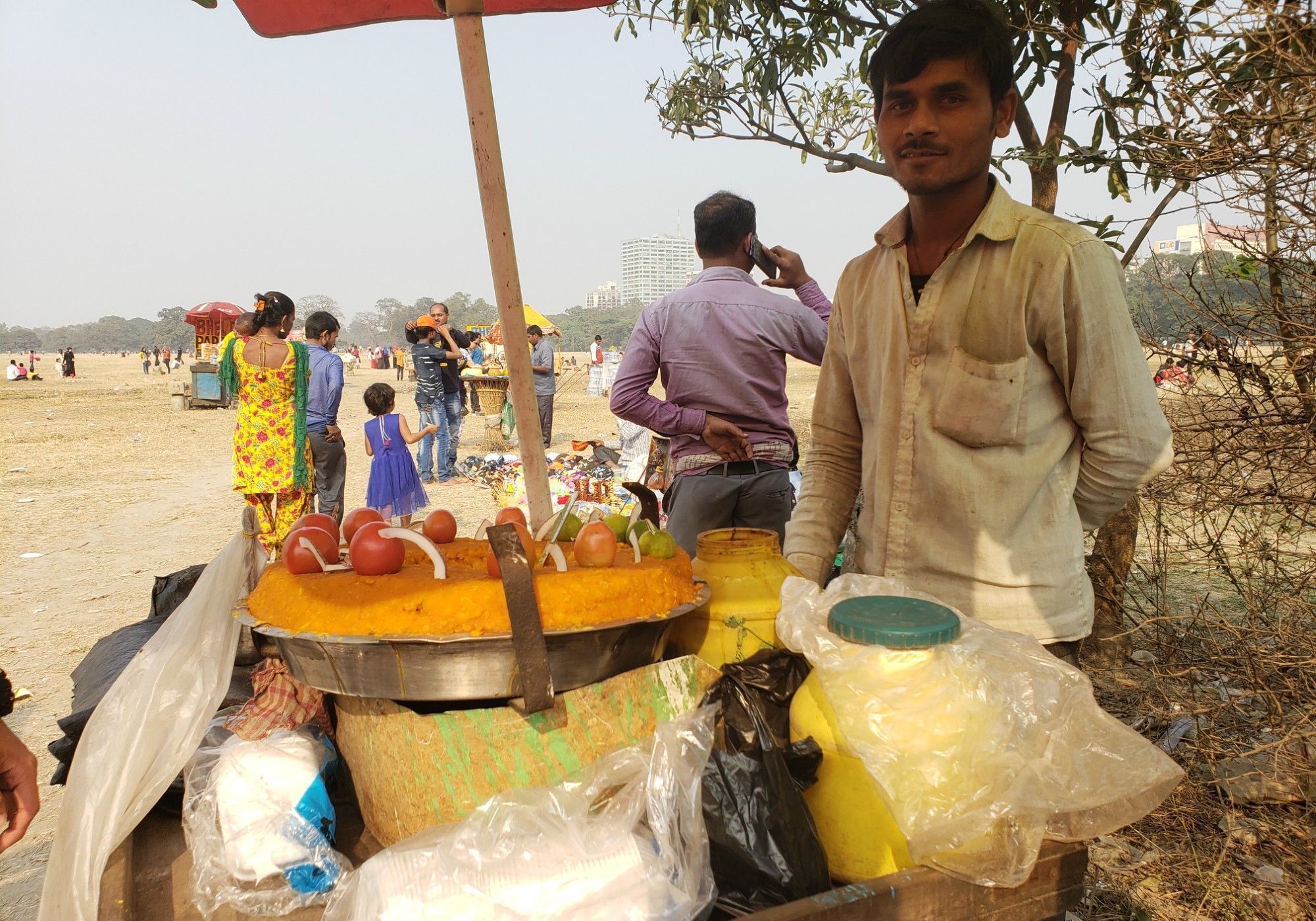 实拍印度第3大城市的街景，曾为英属印度首都，不如国内5线城市