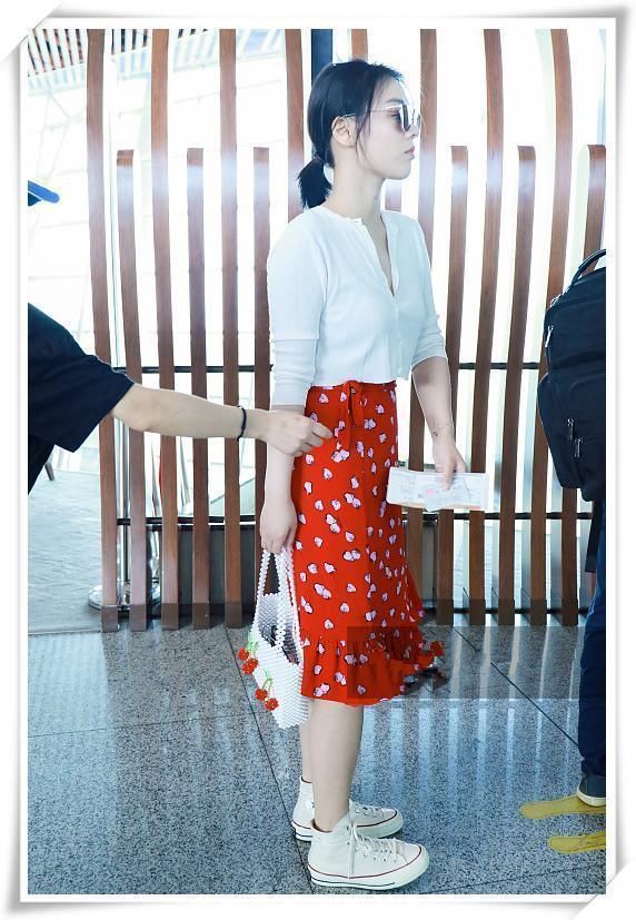 本以为窦靖童的木箱够奇葩的了，看到马思纯的塑料篮，我沉默了!