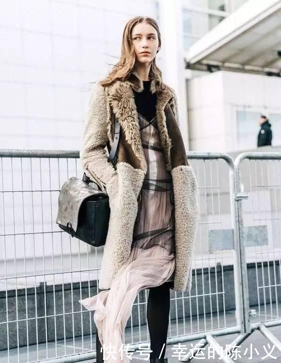  「显瘦」比大衣温暖、比羽绒服显瘦，今年最流行的外套是这件！