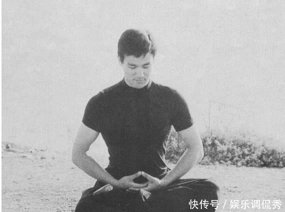 功夫巨星李小龙从小练传统武术,为何却无情抨