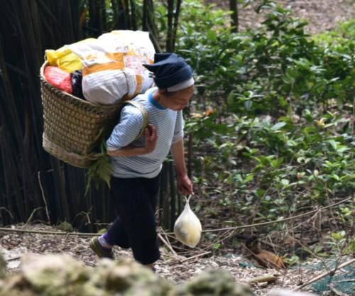 中国最后的“洞穴”部落，全村18户73人，深居在200米深的洞中