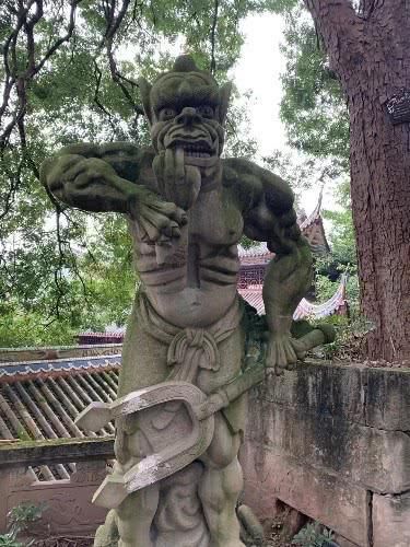 重庆让人印象深刻的一座城，走一遍，就像下了一趟“阴曹地府”