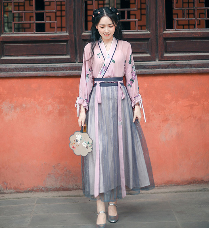  「古韵」穿汉服太显古韵, 微胖女人也可以穿出高贵感, 让人心动又着迷