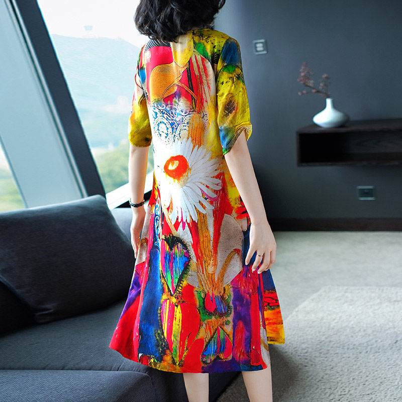 还傻傻给妈买廉价真丝裙，现流行“冰棉绸”，保证妈妈穿上不想脱