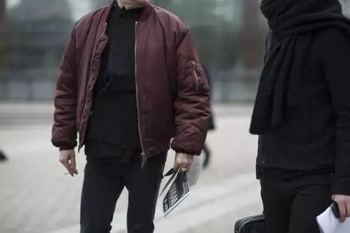 「法则」只会一身黑?男装颜色搭配法则了解一下!