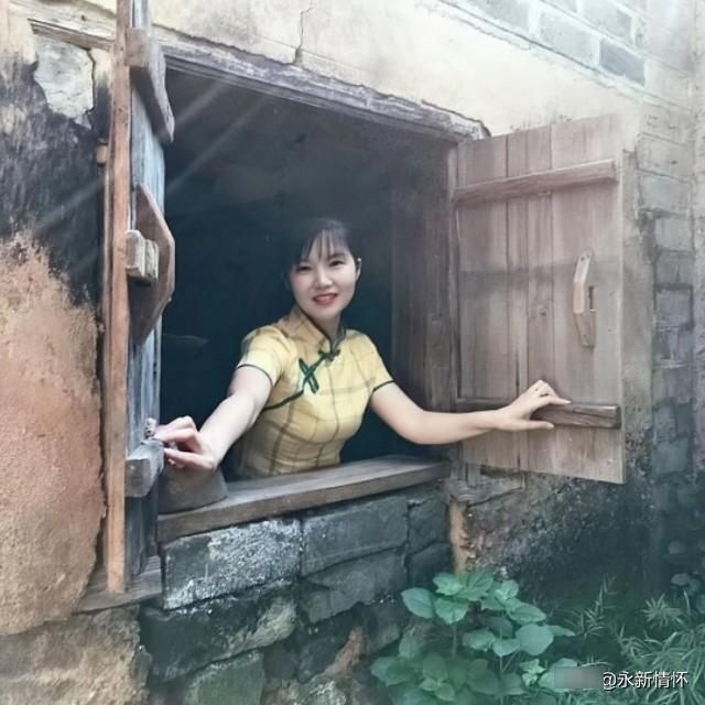  『如诗之』几缕思愁随远溢一袭旗袍女人花