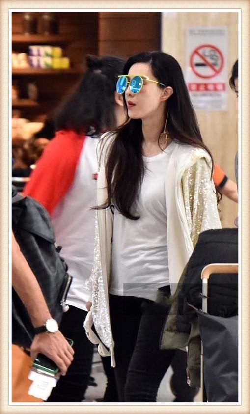 看了张馨予T恤,再看看范爷,网友:二人身材完全不在一个档次