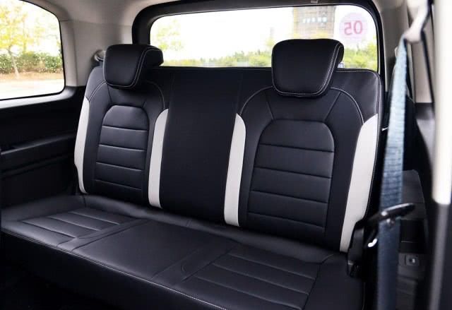  最多■又一款廉价实用的好车，最多能拉8个人，行李箱4102L，6.48万起步