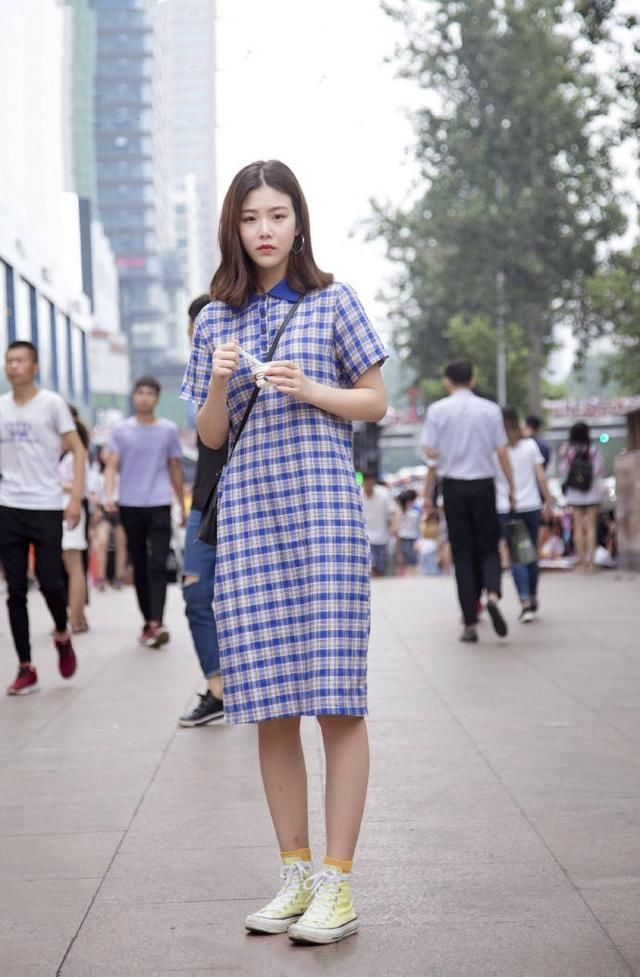 路人街拍，时尚的高跟鞋搭配起来，让你仙气十足!