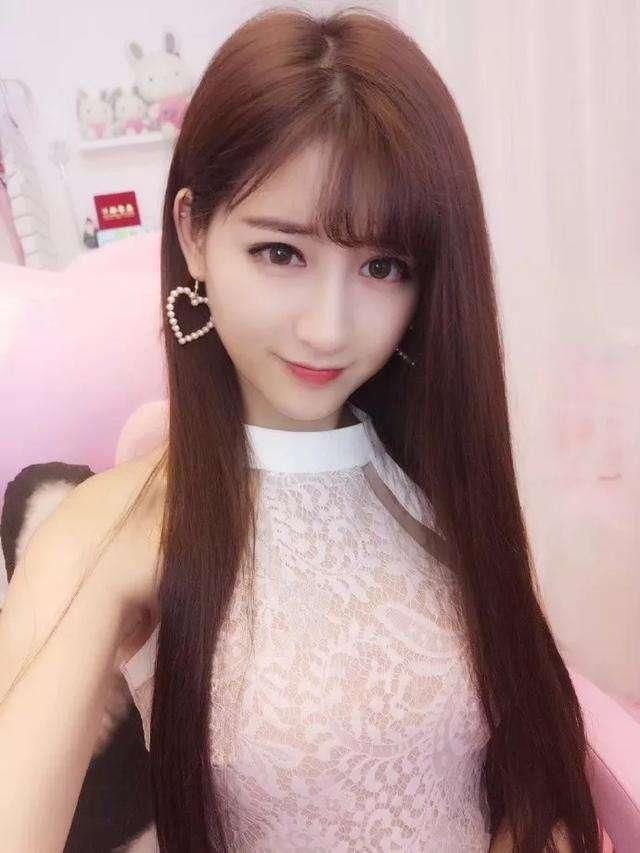 柔美的气息清新纯洁的着色，风格非常休闲，散发出温婉的女人味