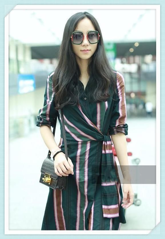 当何穗和韩雪同穿条纹裙，网友：终于见识到气质脸的最高级别！