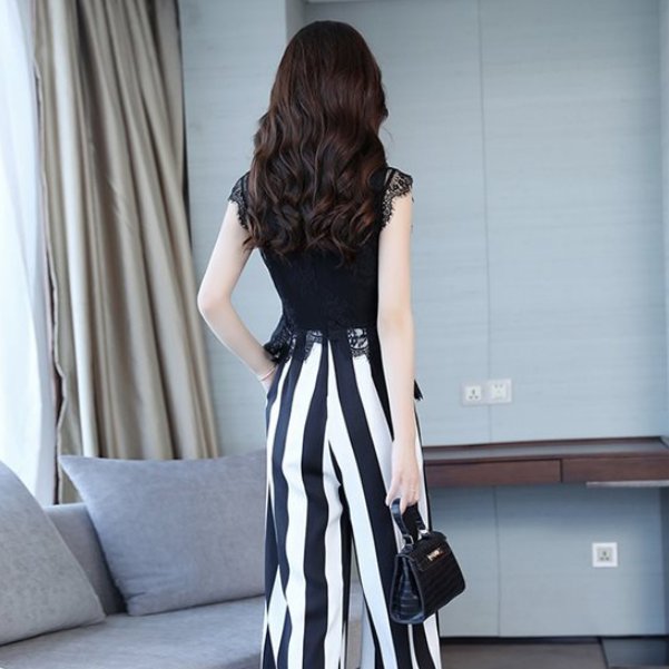 女人丰满就要秀出来，紧身裙+细高跟，凹凸曲线焕发高级女人味