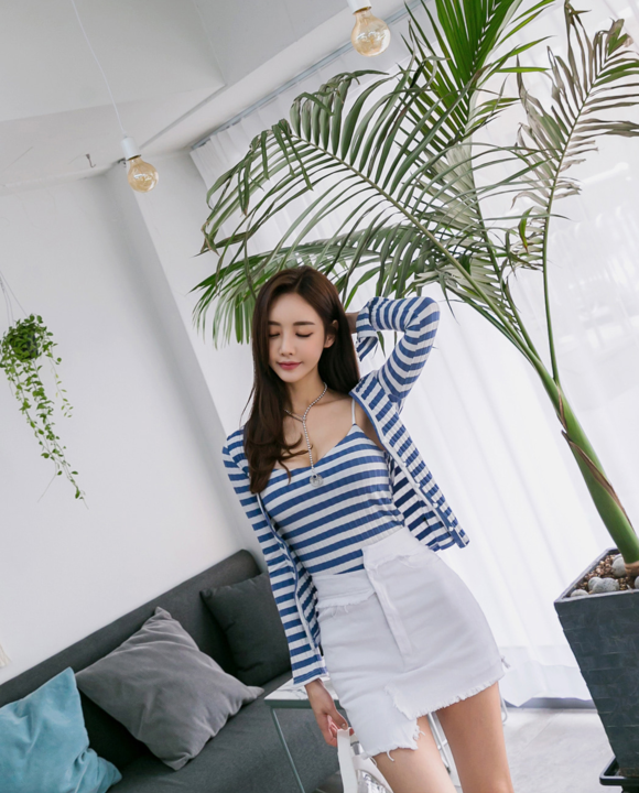 女神孙允珠，塔希提白砂海岸清爽吊带背心